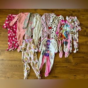 Toddler girls footed pajamas. Size 3t.